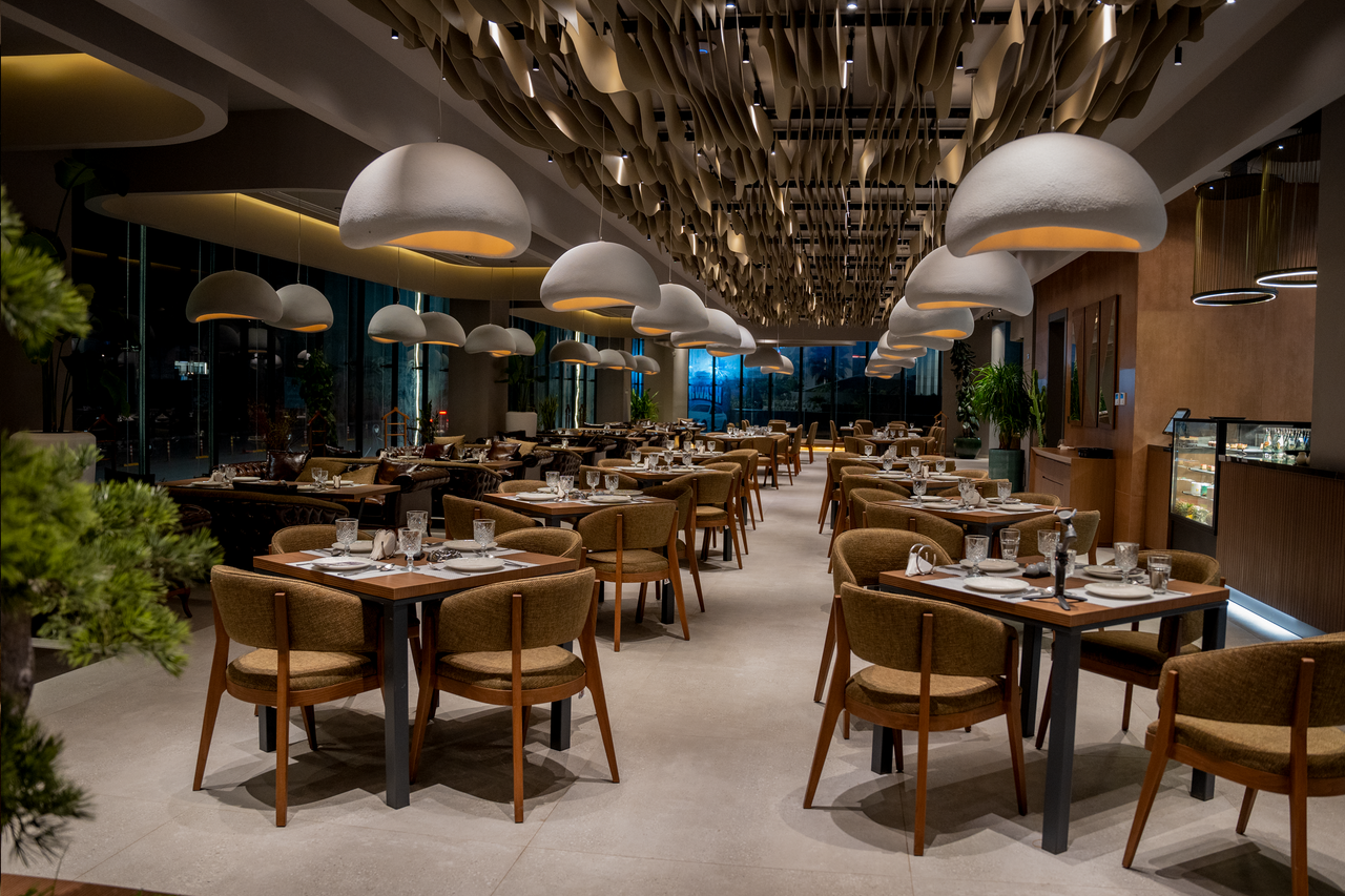 Explore a chic and contemporary restaurant interior in Sulaymaniyah, defined by elegant design and sophisticated ambiance.